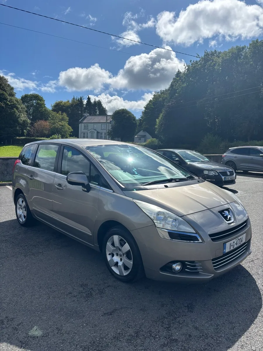 Peugeot 5008 2011 - Image 1