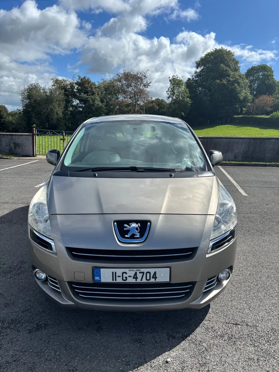 Peugeot 5008 2011 - Image 2