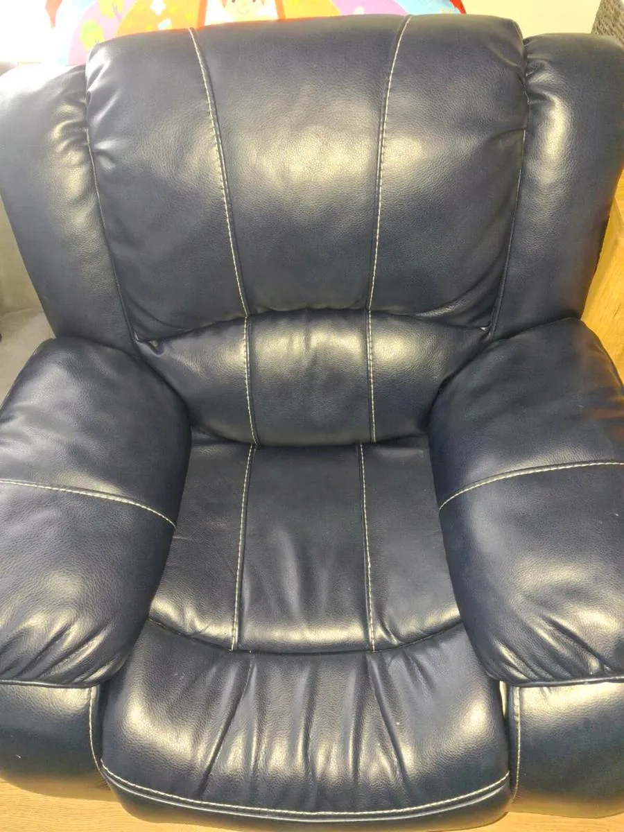Recliner arm chair - Image 1