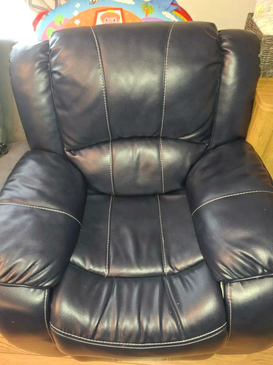 Recliner arm chair - Image 4