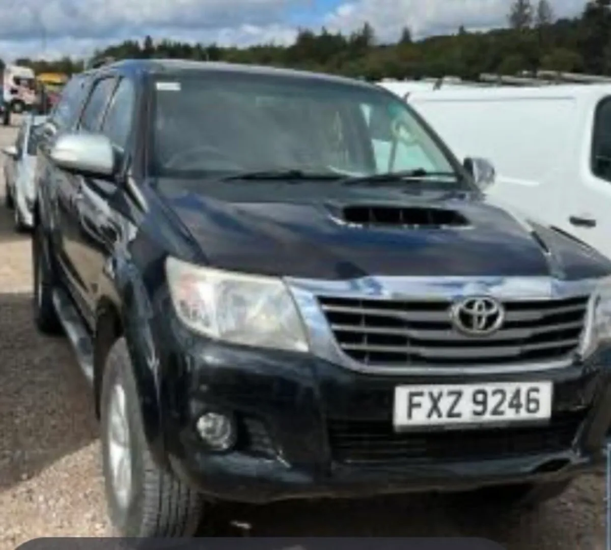 Toyota Hilux Invincible 2014 .
