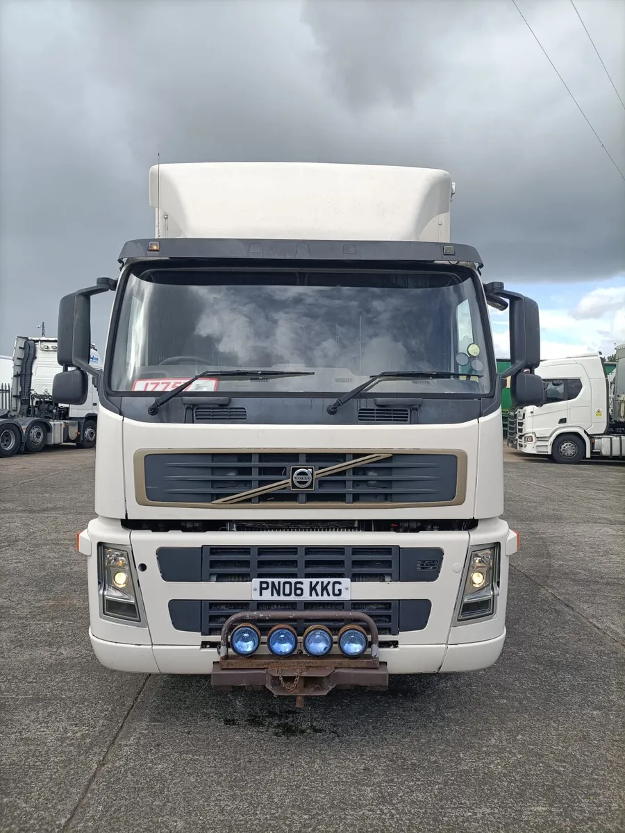 Volvo FM Horse Transporter Stalled For 9 - Image 2