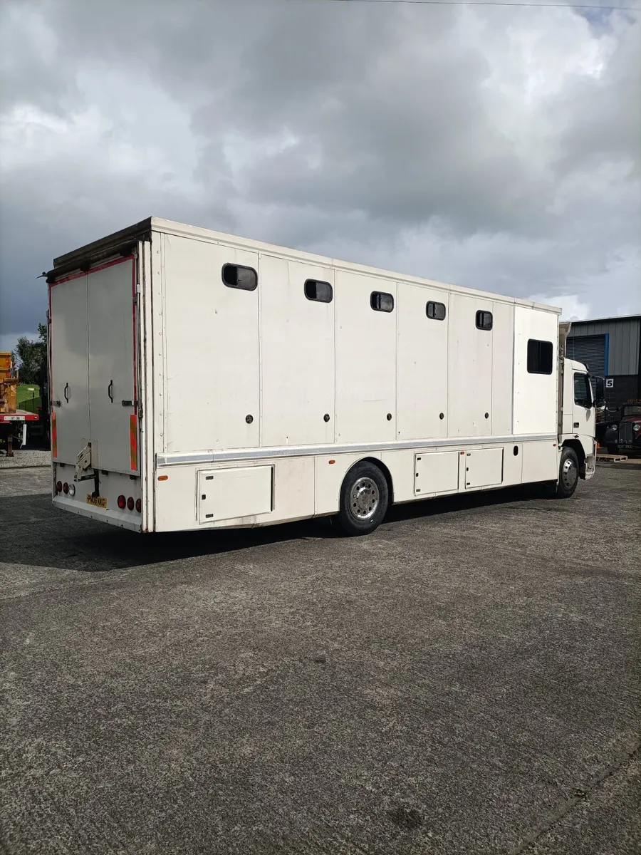 Volvo FM Horse Transporter Stalled For 9 - Image 3