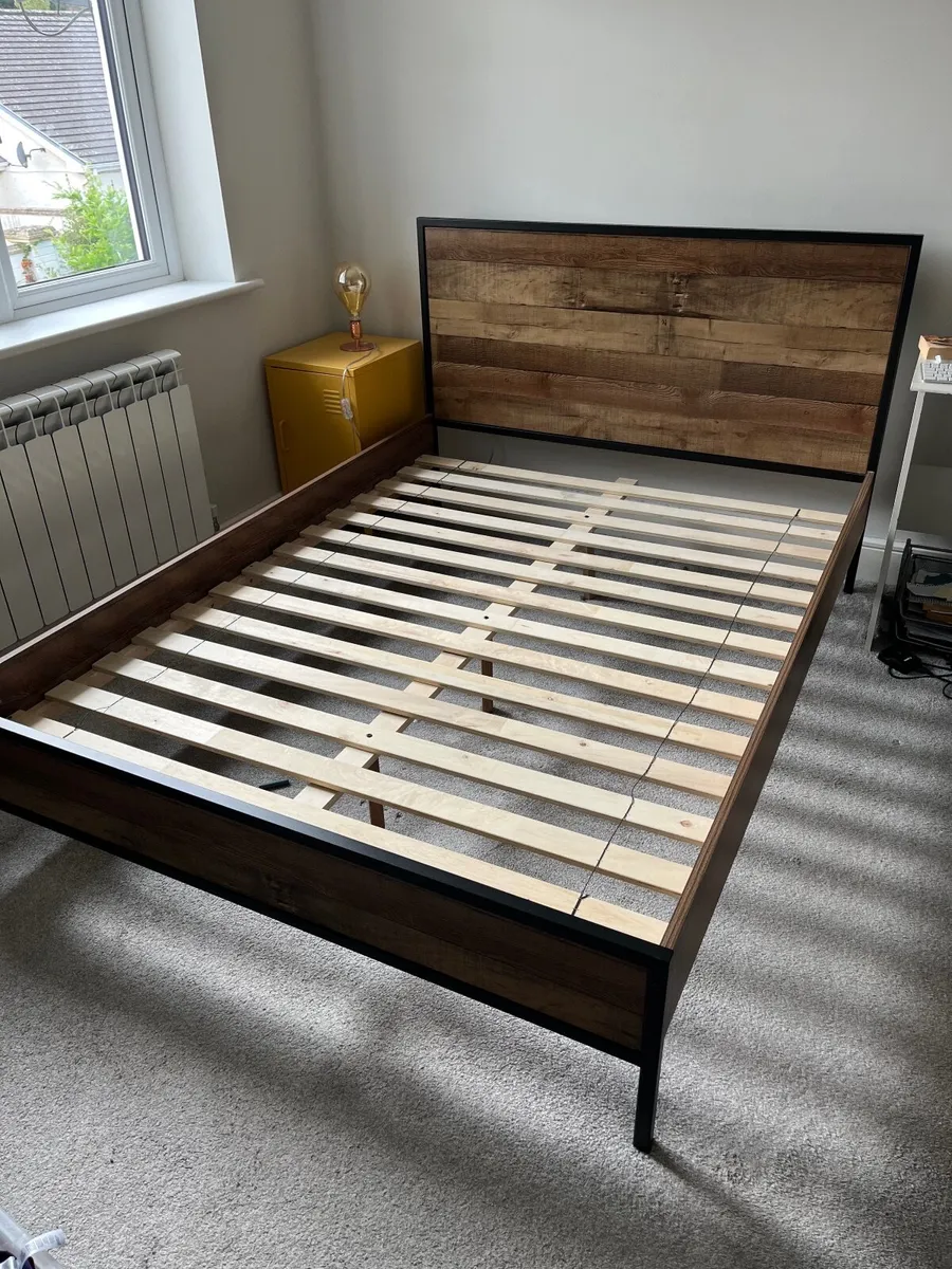 Double bed - Image 1