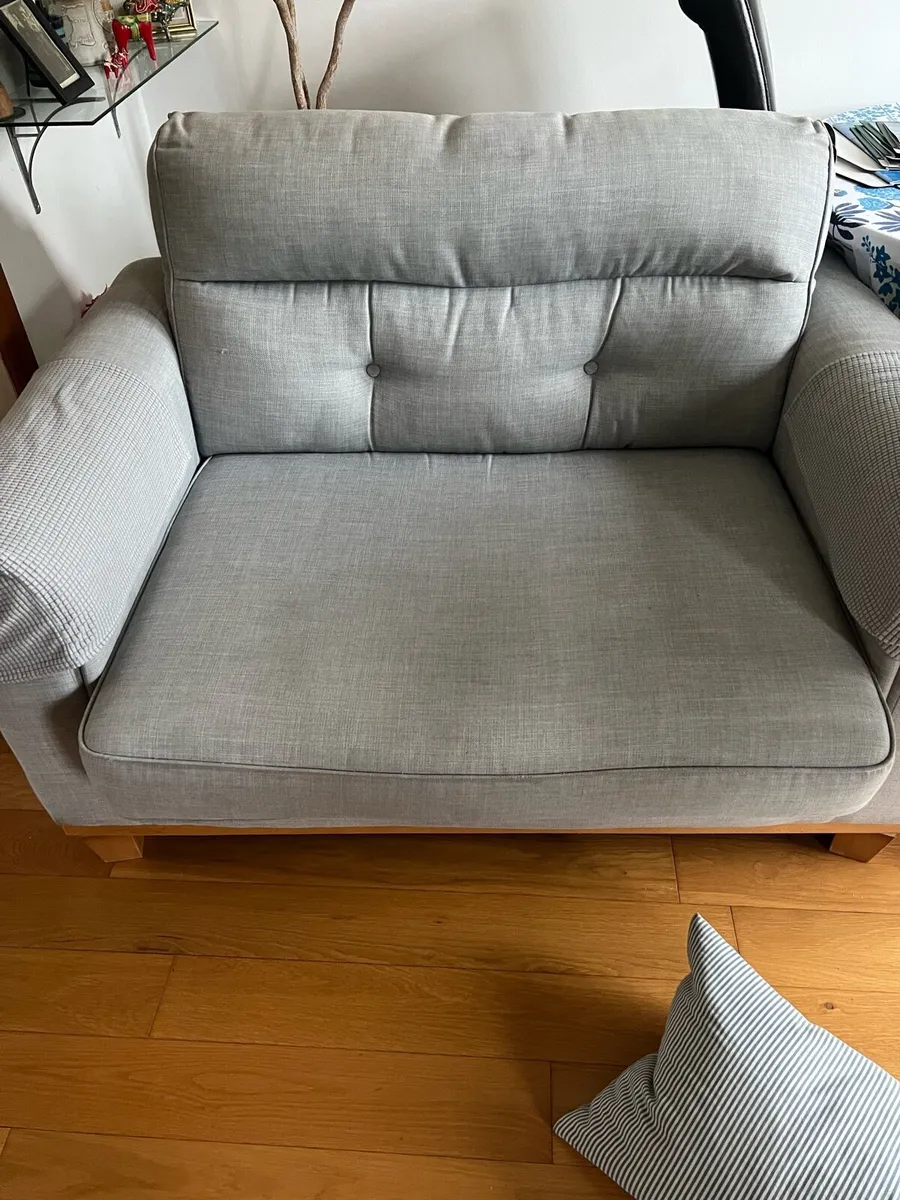 Large armchair.. 1 and half seater - Image 2