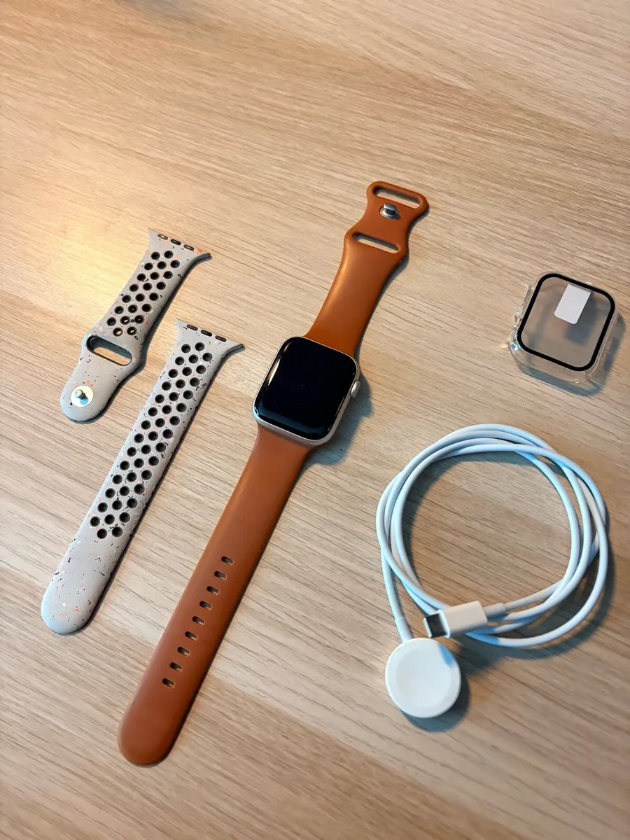 Apple Watch SE (2nd Gen) -44mm Starlight Aluminium - Image 1