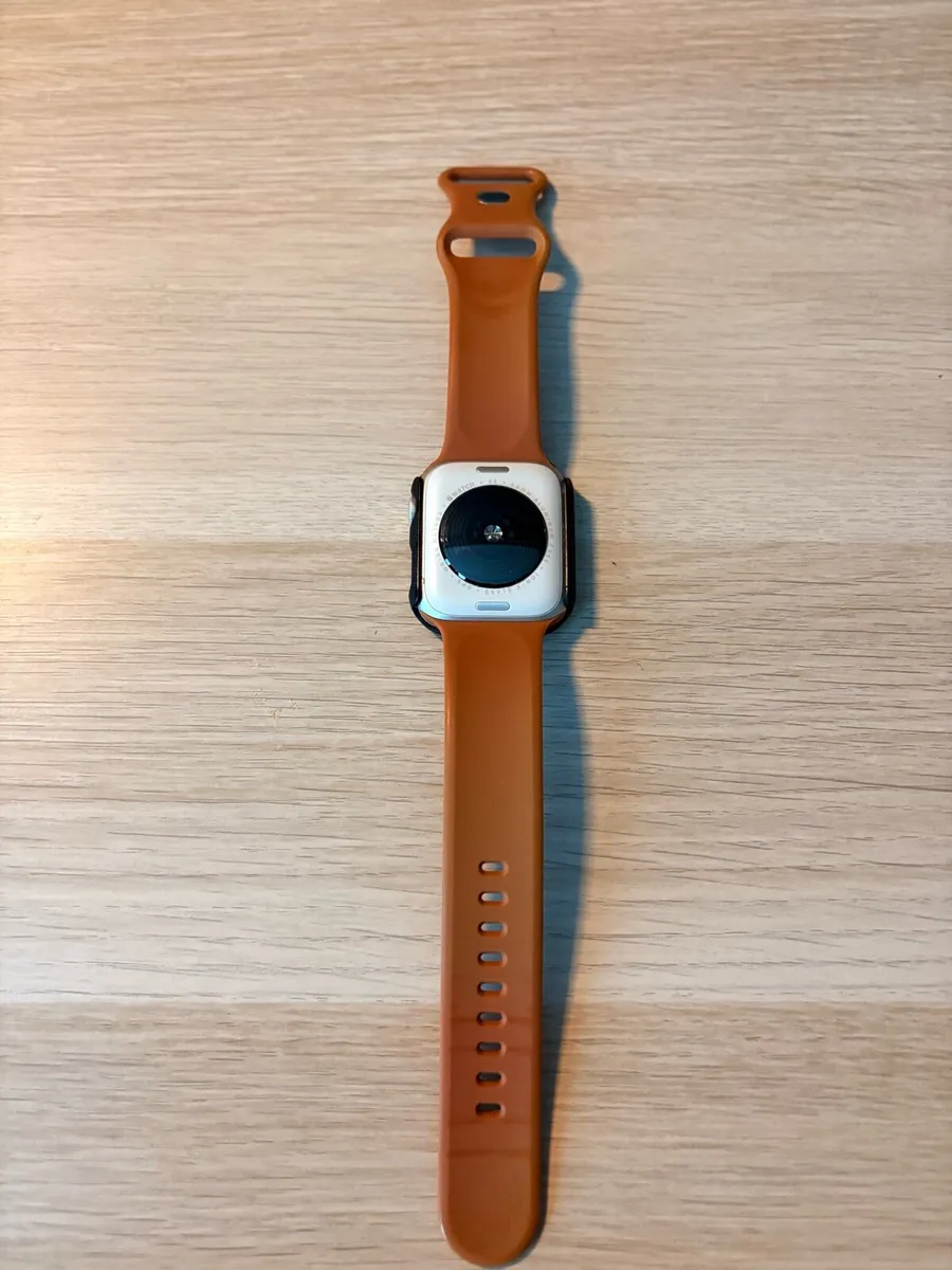 Apple Watch SE (2nd Gen) -44mm Starlight Aluminium - Image 3