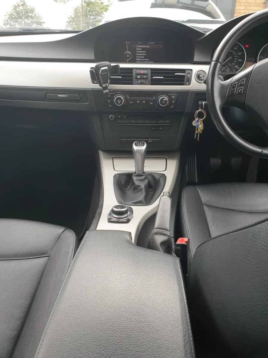 BMW 3-series Saloon Diesel Blue Business edition - Image 3