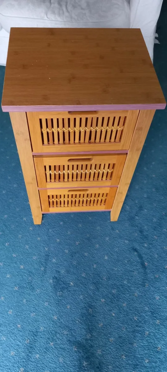 Small set of drawers