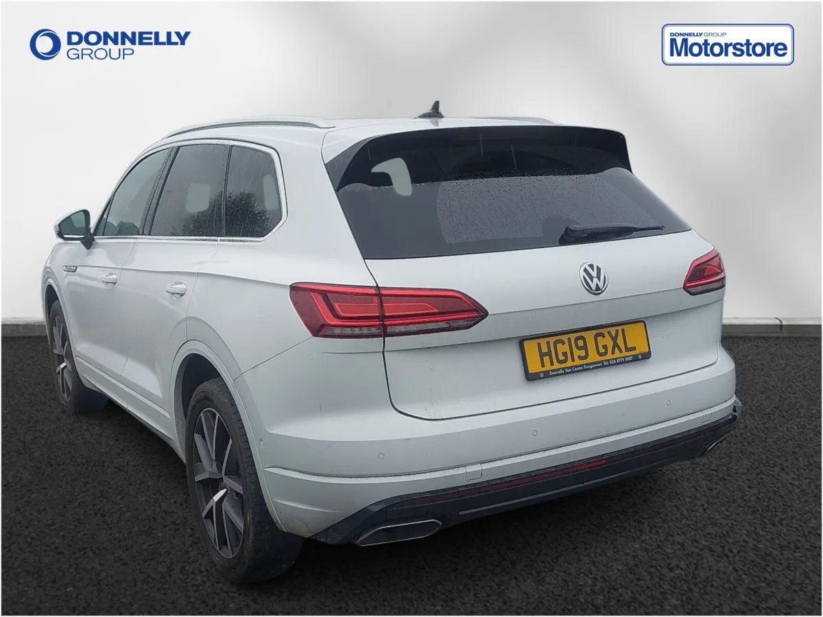 Volkswagen Touareg Diesel Estate R-Line - Image 2