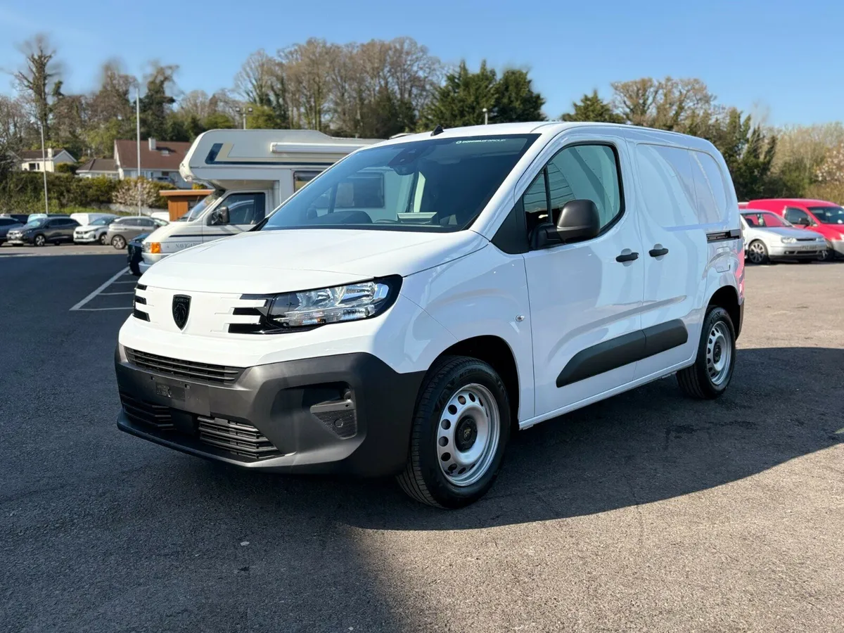 Peugeot Partner Standard Diesel Professional Plus - Image 1