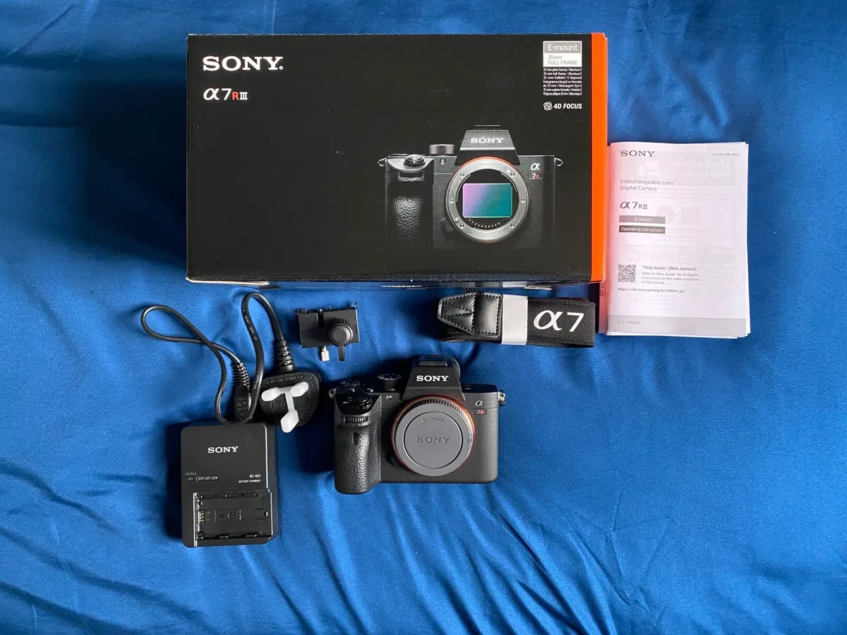 Sony A7RIII 42.4MP Low Shutter Count 3969 - Image 1
