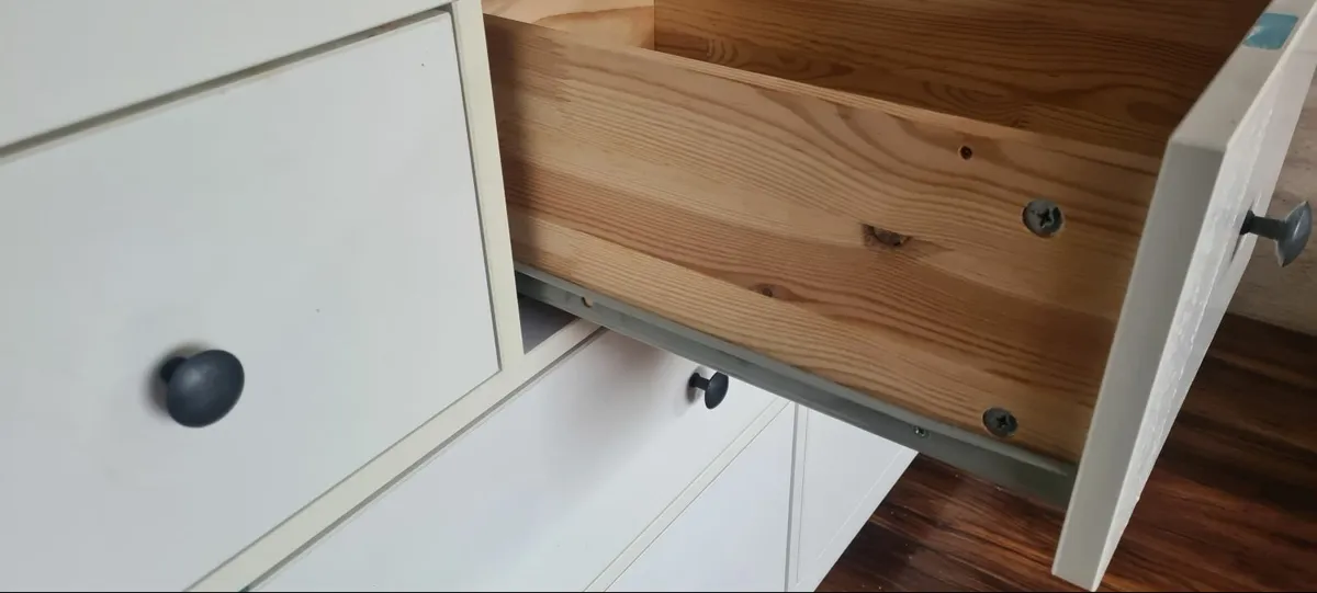 Large good quality chest of drawers - Image 3