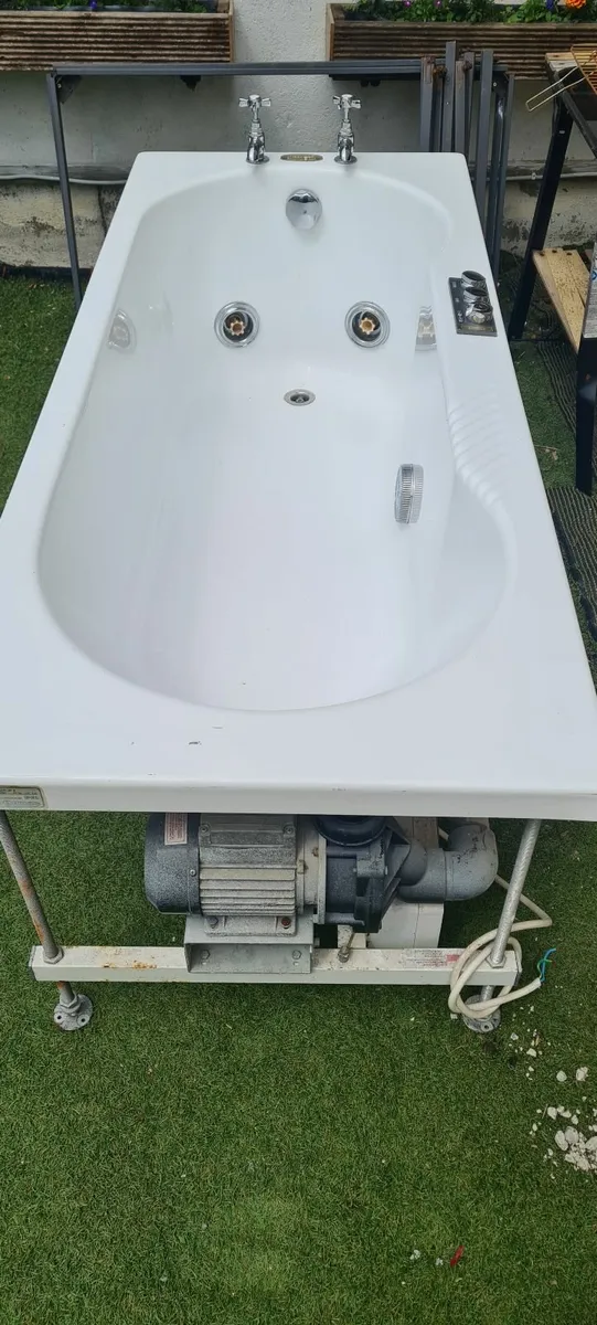 Jacuzi Bath working perfectly - Image 1