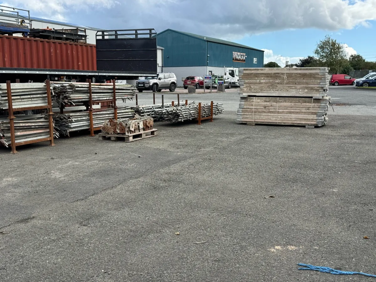 SCAFFOLDING FOR FULL HOUSE - Image 1
