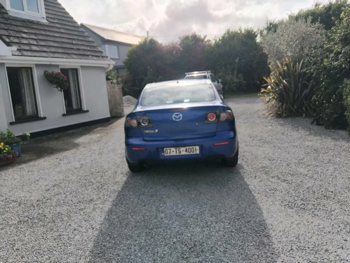 07 Mazda 3 Saloon - Image 2