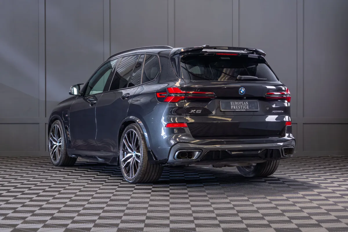 2025 BMW X5 X-Drive 50e M-Sport - Image 4