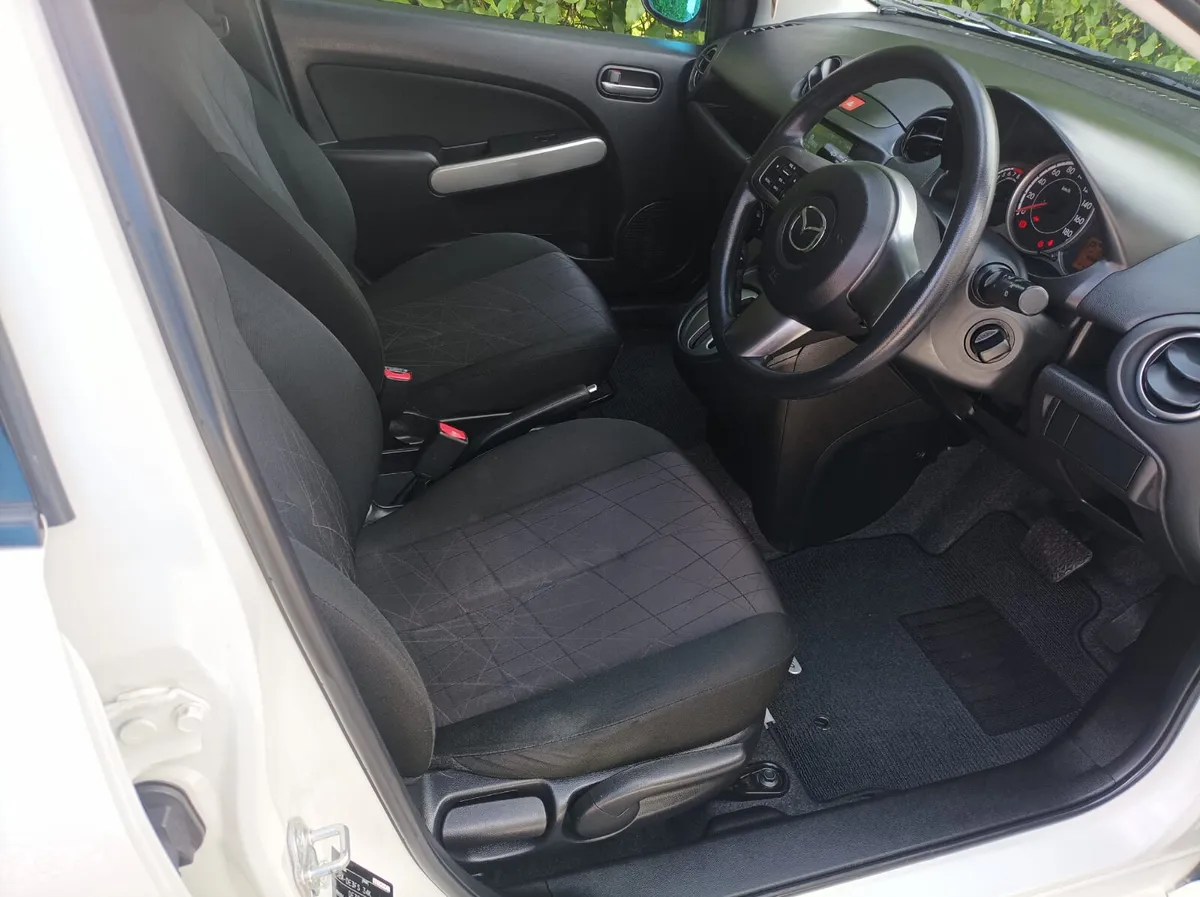 Spotless Sporty Mazda 2 1.3 petrol Automatic, 2014 - Image 2
