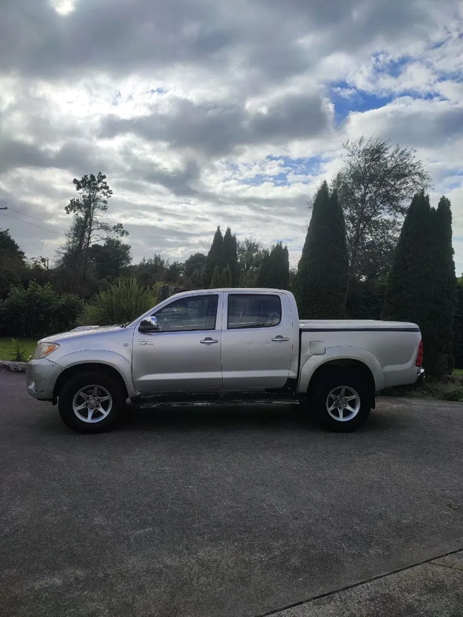Toyota Hilux 3.0 Automatic Crew cab - Image 1
