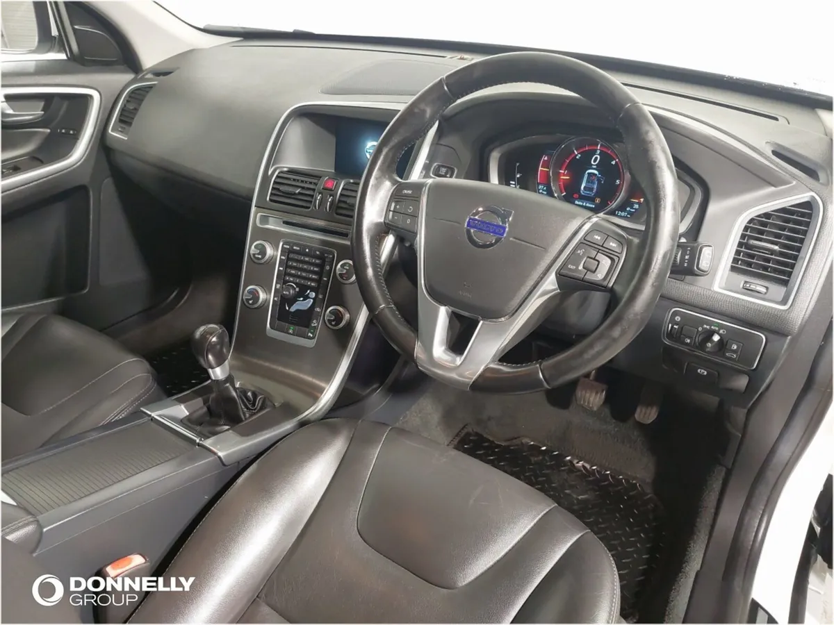 Volvo XC60 Diesel Estate SE Lux Nav - Image 4