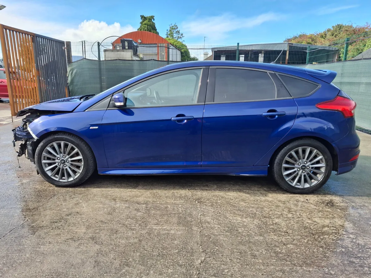 182 Ford Focus St-Line 1.5 - Image 2