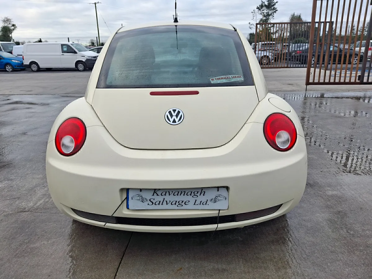 *2010 Volkswagen Beetle - Image 3