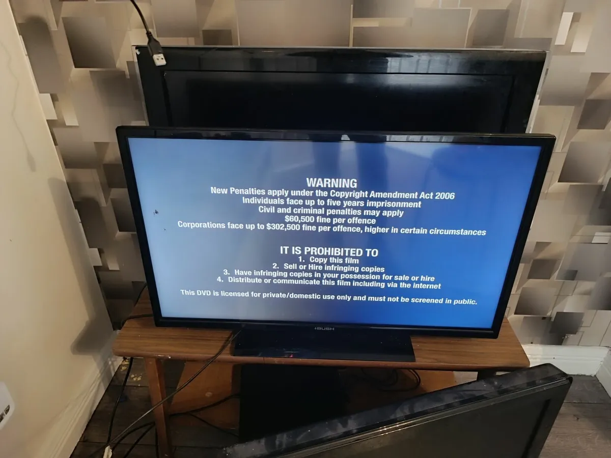 32 inch tv Bush with dvd player