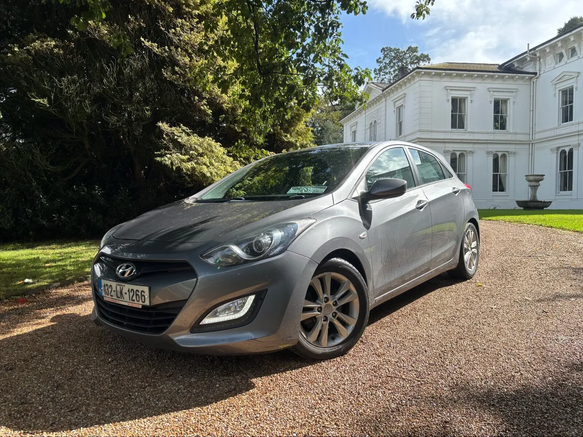 132 Hyundai i30 high spec model 1.6 turbo diesel - Image 2