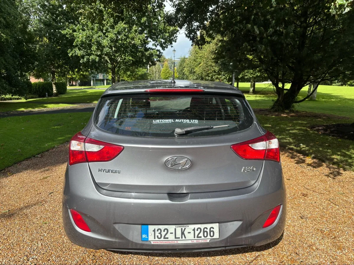 132 Hyundai i30 high spec model 1.6 turbo diesel - Image 3