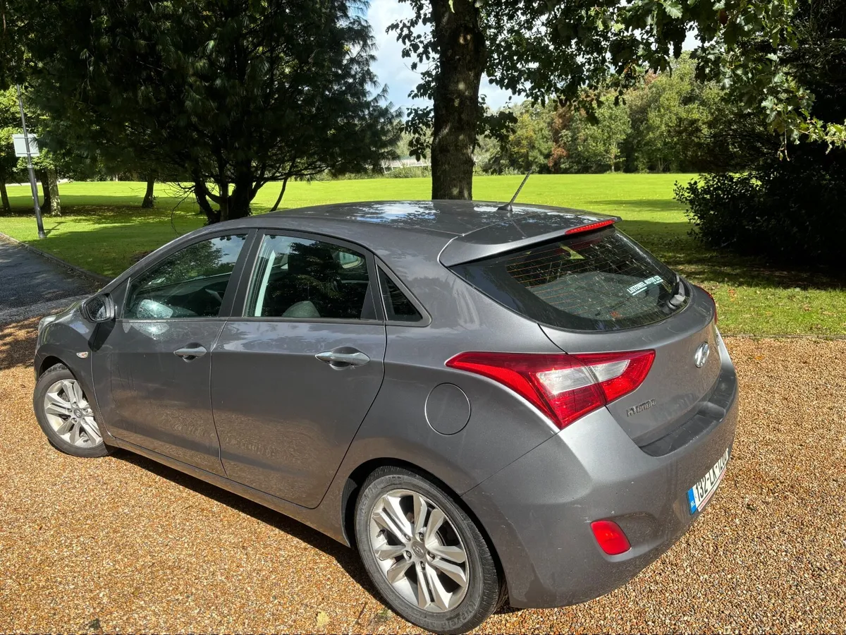 132 Hyundai i30 high spec model 1.6 turbo diesel - Image 4