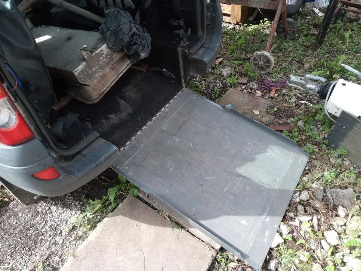 Car - Image 2