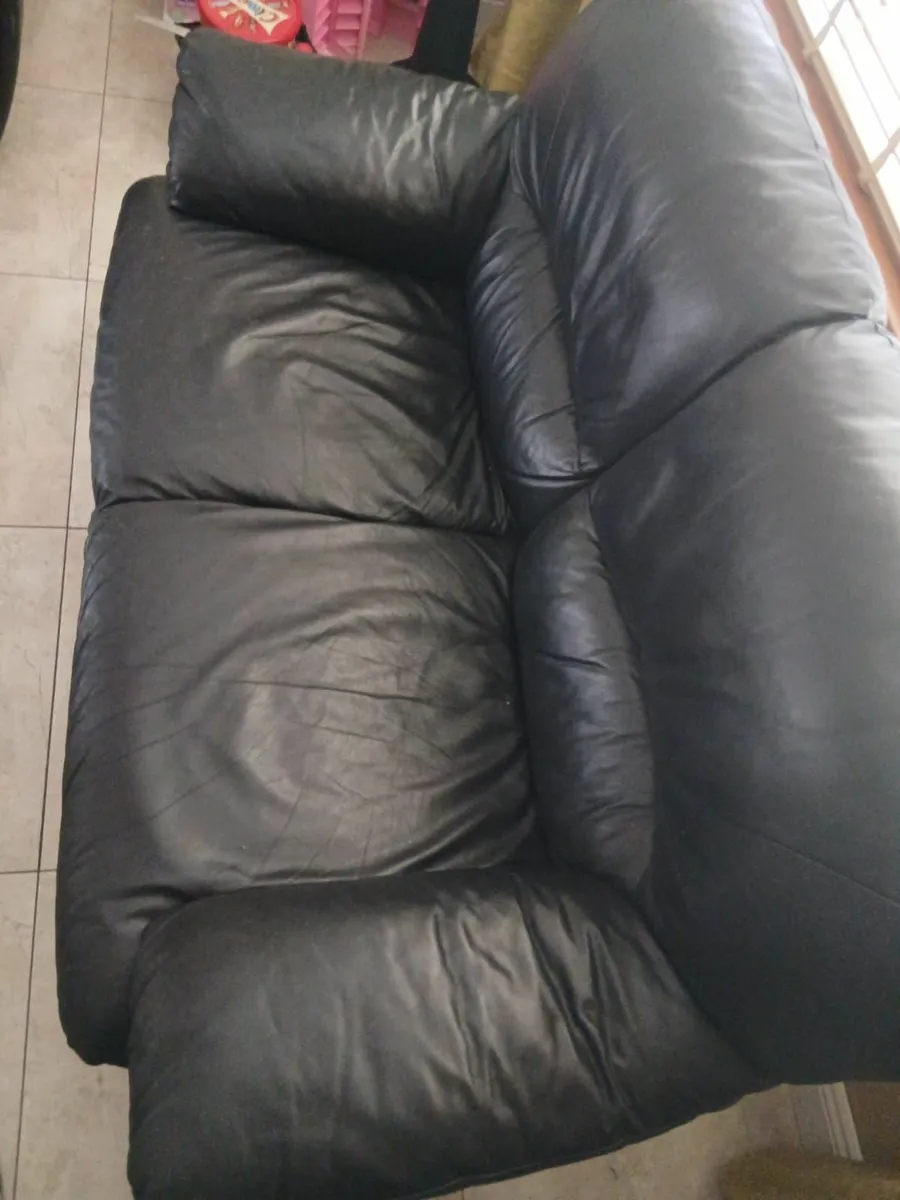 Two 2 seater leather couches - Image 3