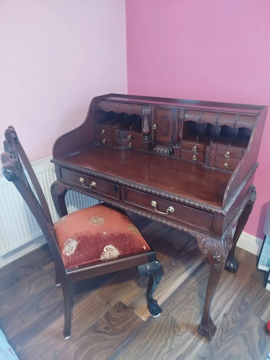 Writing bureau and chair (Mahogany) - Image 1