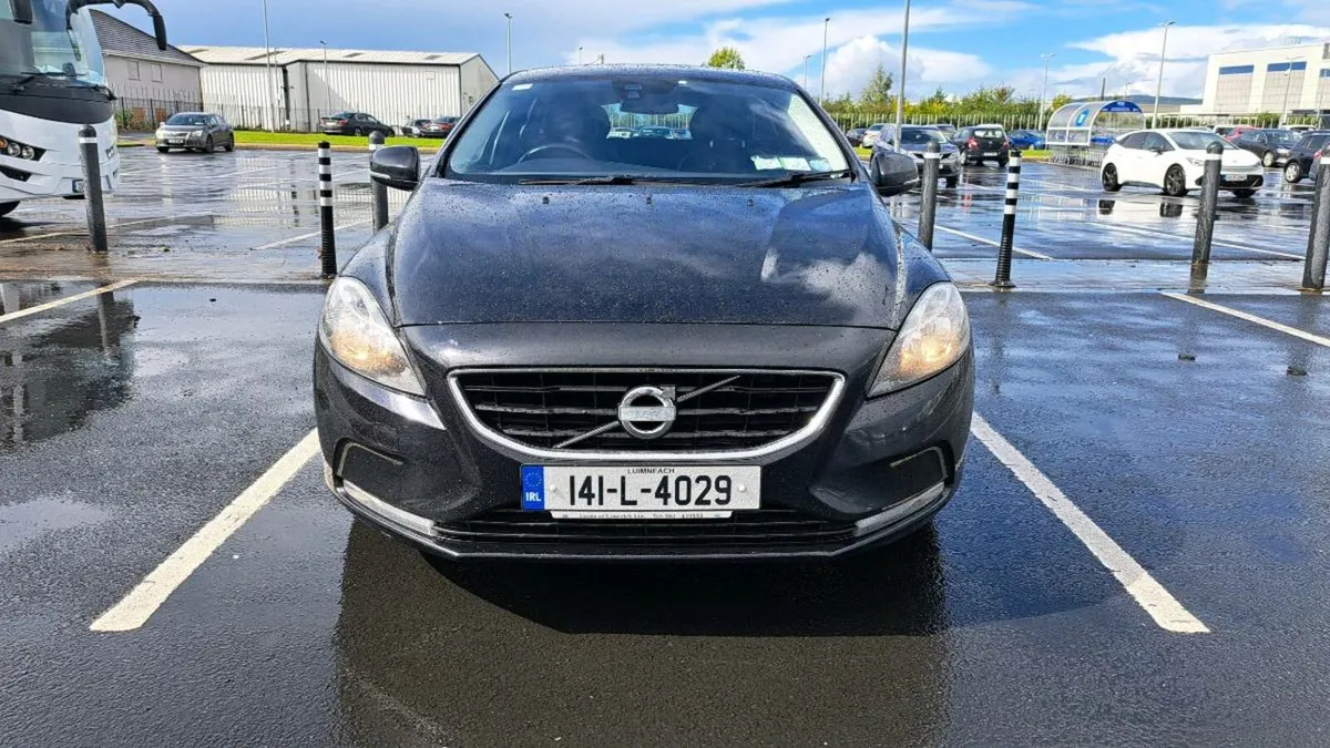2014 volvo v40 nctd 6/26 - Image 2