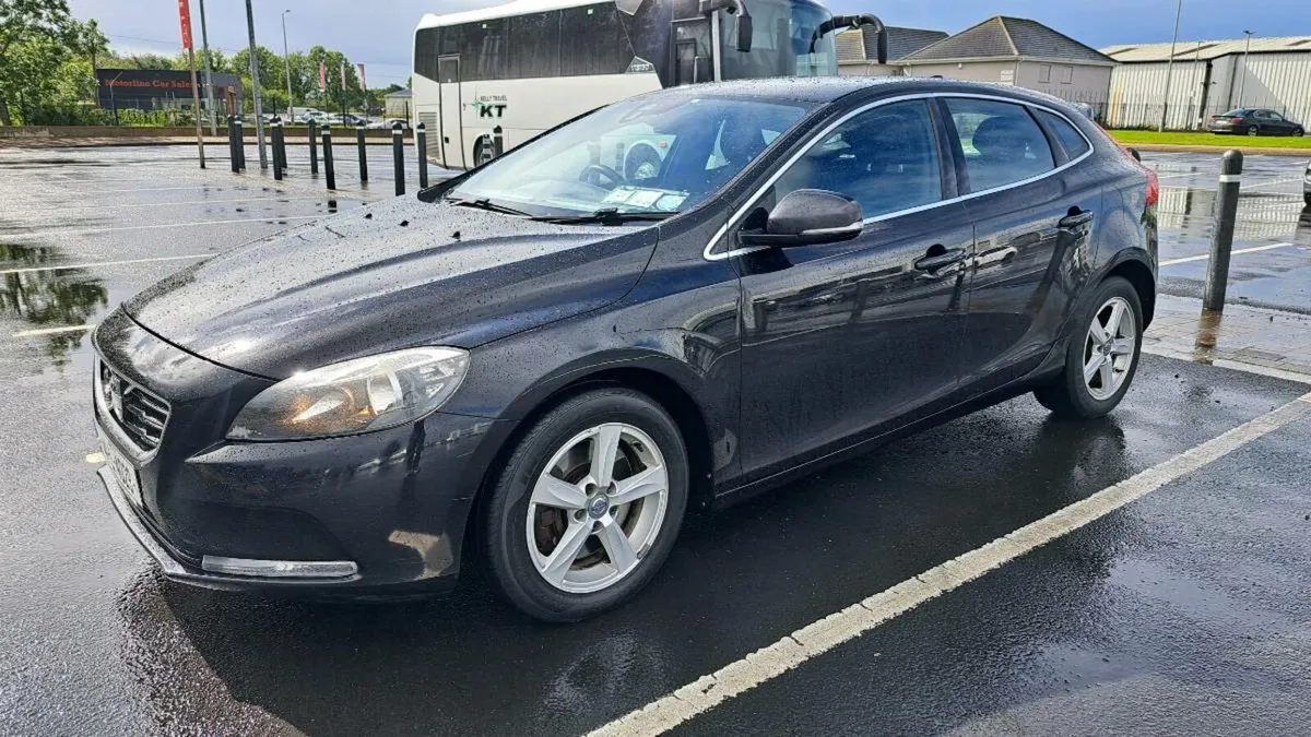 2014 volvo v40 nctd 6/26 - Image 3