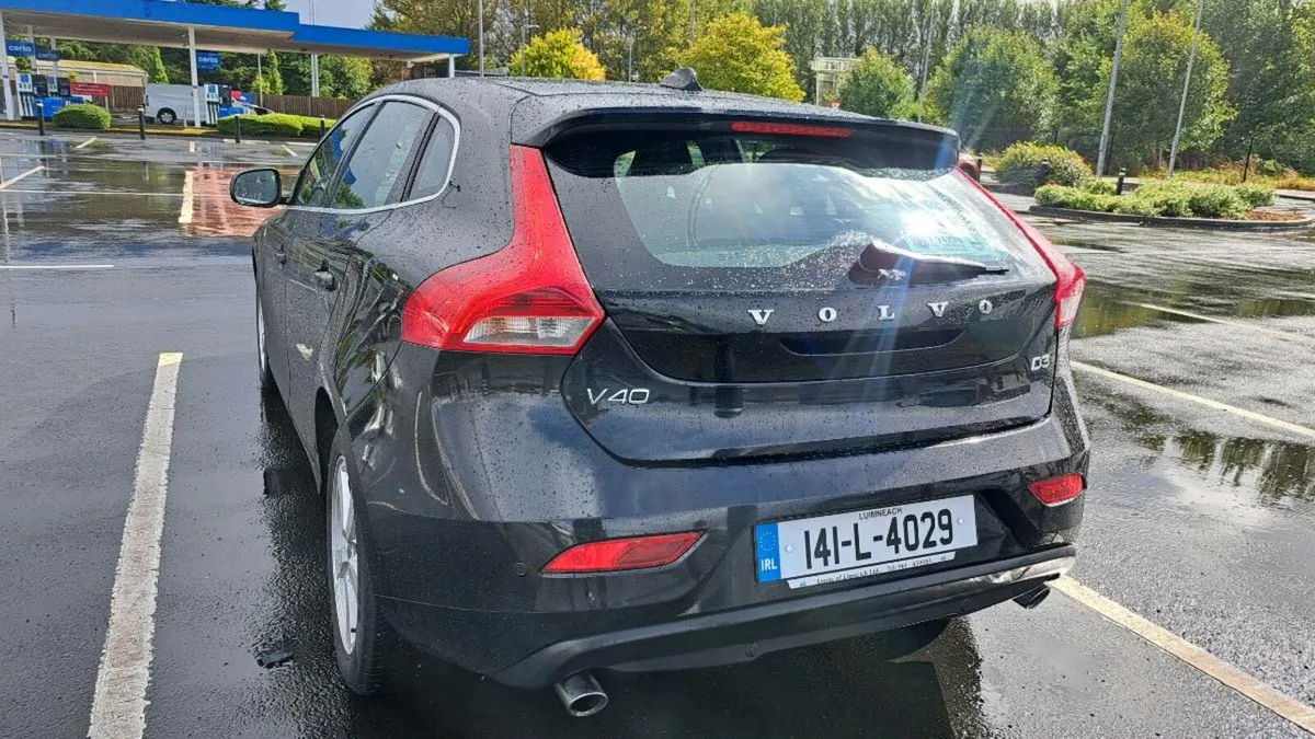 2014 volvo v40 nctd 6/26 - Image 4
