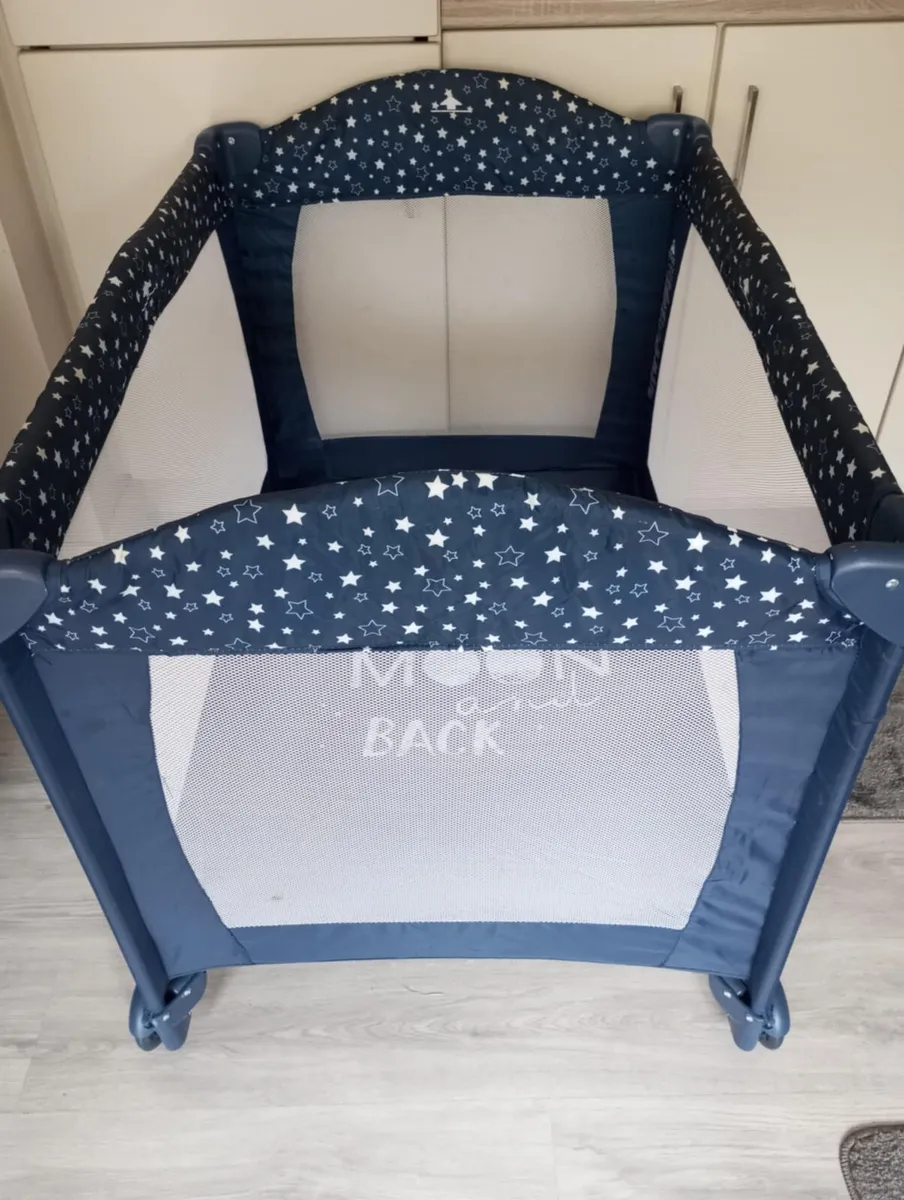 Mothercare baby's travel cot - Image 2