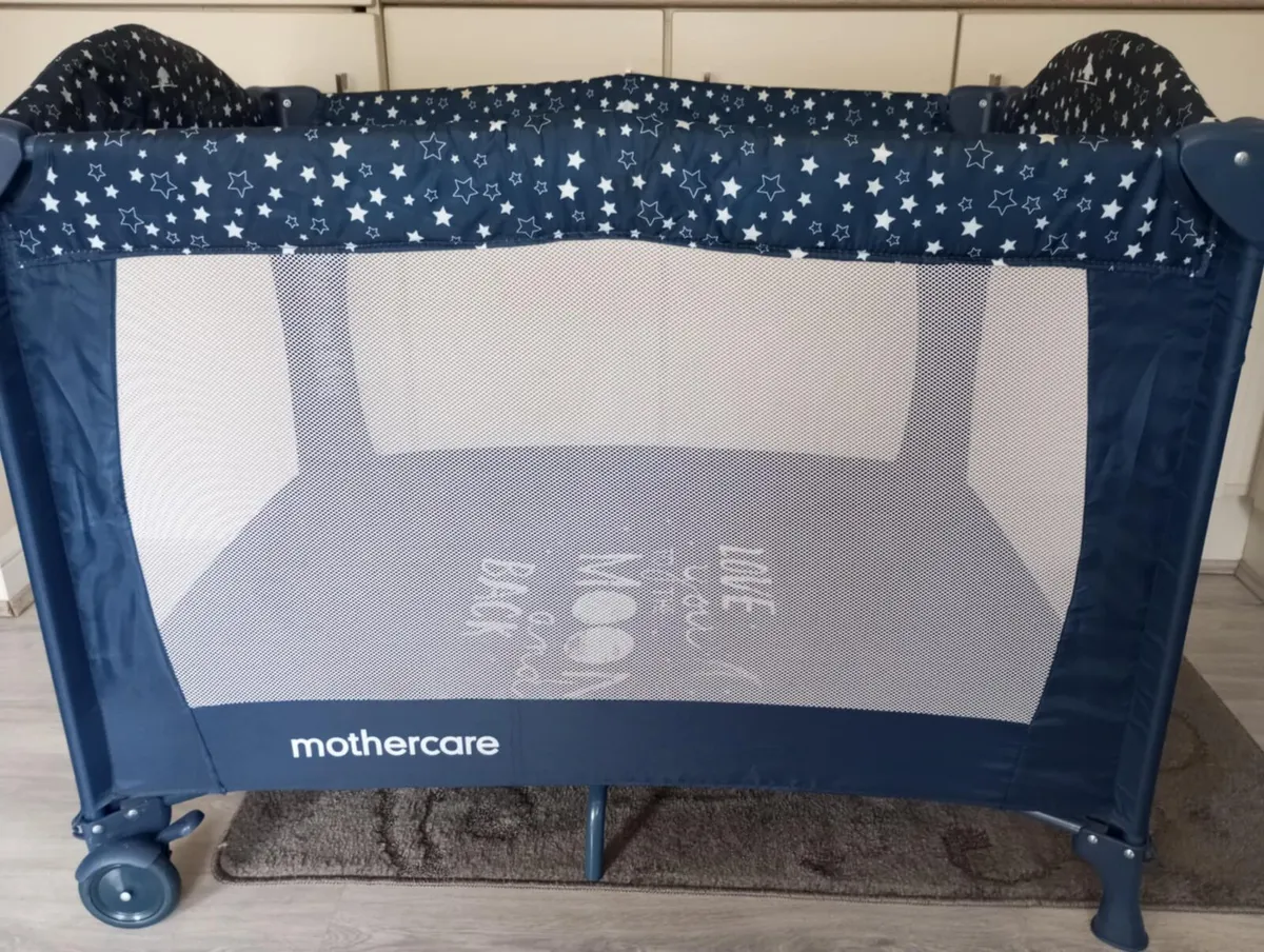 Mothercare baby's travel cot - Image 3