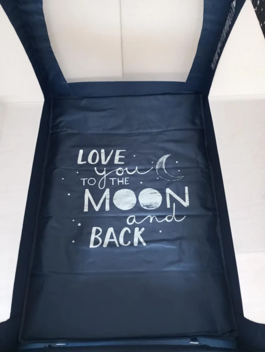 Mothercare baby's travel cot - Image 4