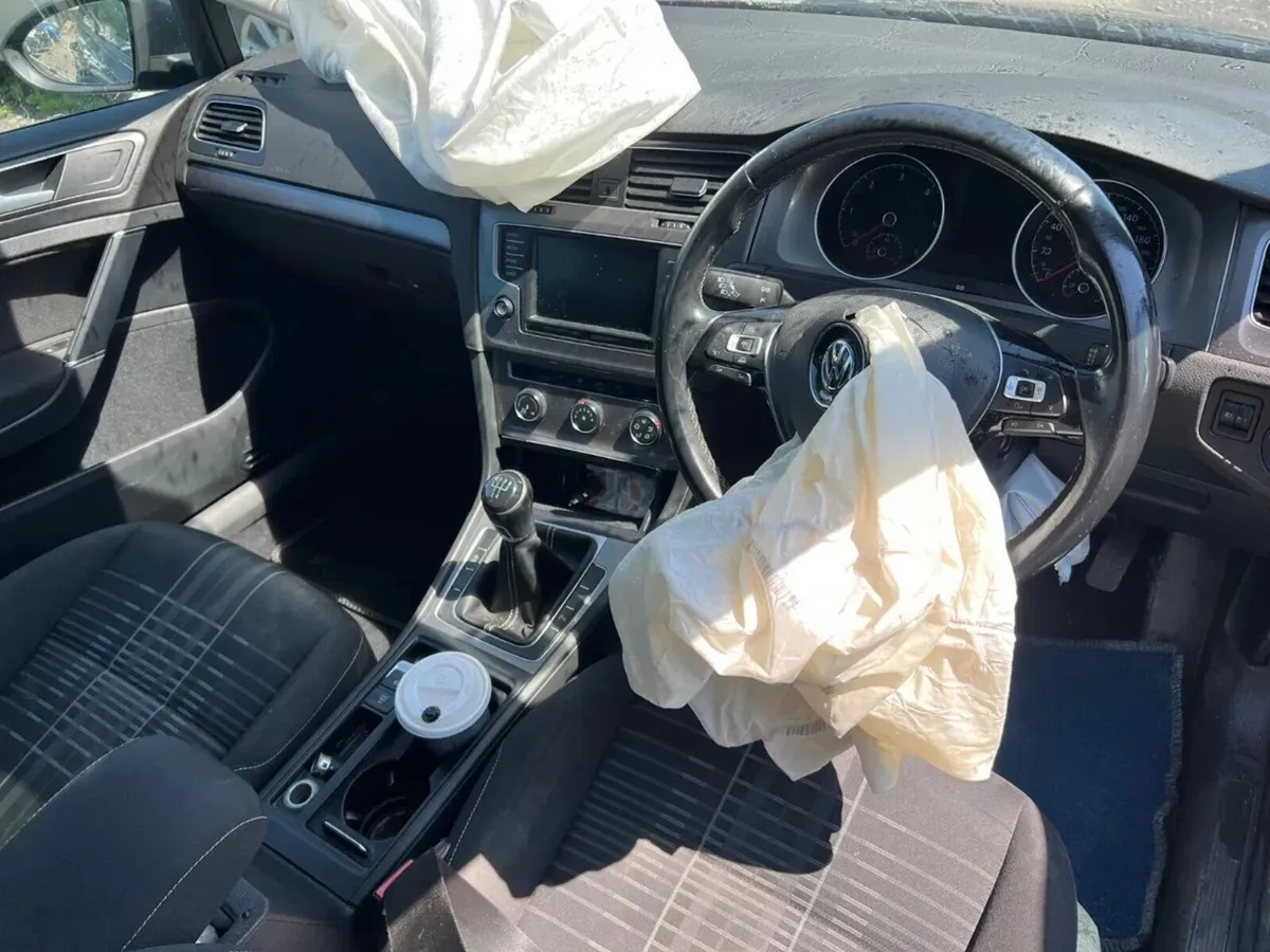 2016 Vw Golf 1.6 Diesel Lounge Model - Image 3