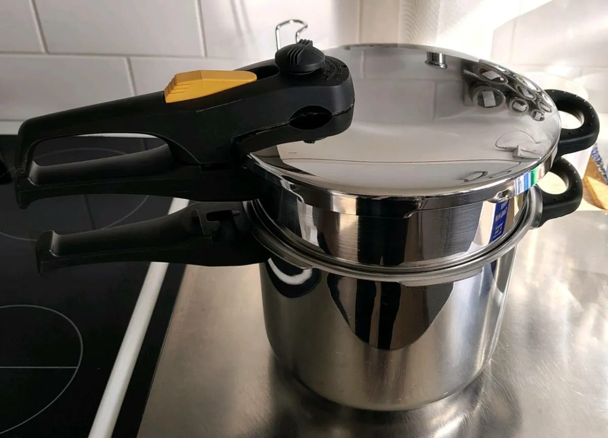 For sale Set of pressure cookers - Image 1