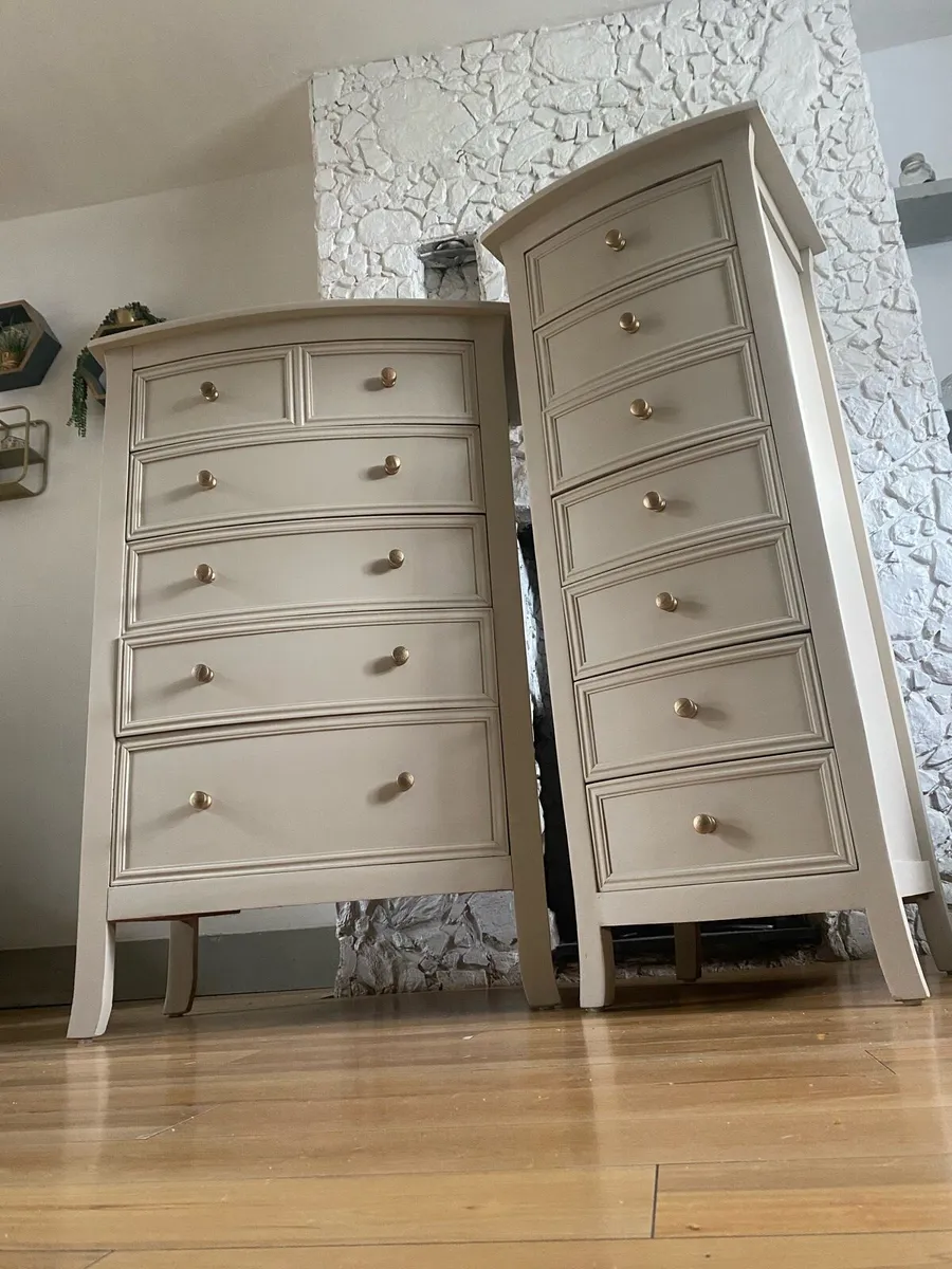 Bedroom set of drawers - Image 1