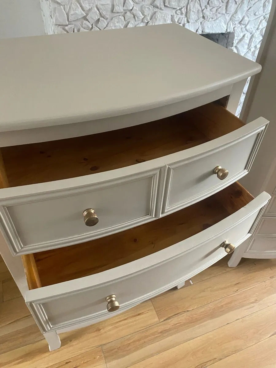 Bedroom set of drawers - Image 4