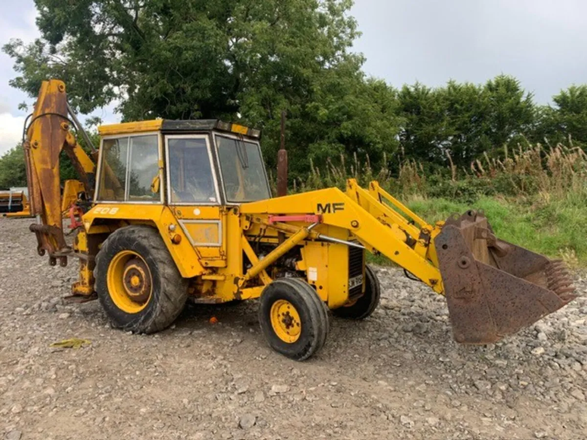 MF50B BACKHOE, 2 BUCKETS - Image 1