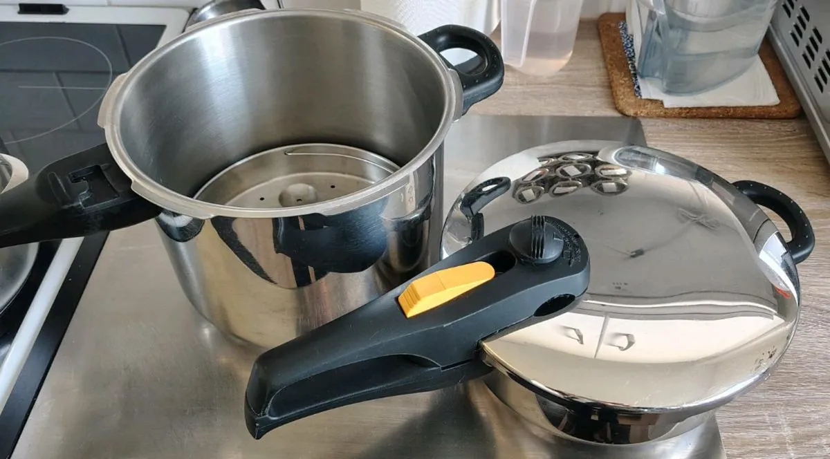 For sale Set of pressure cookers - Image 2