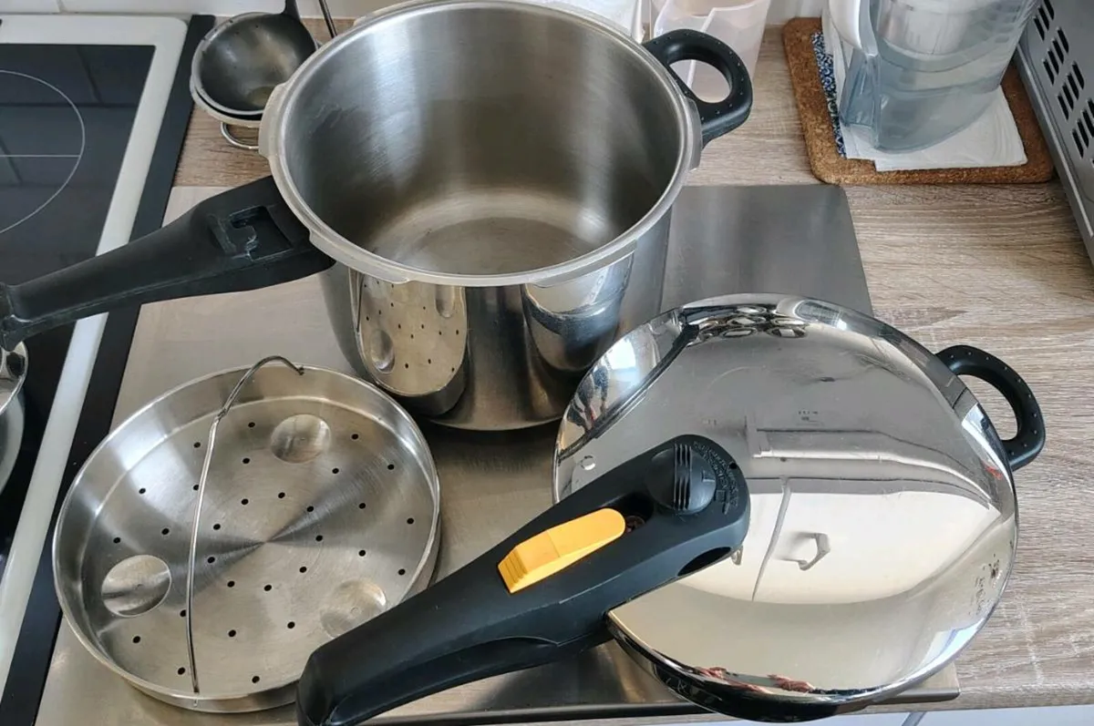 For sale Set of pressure cookers - Image 4