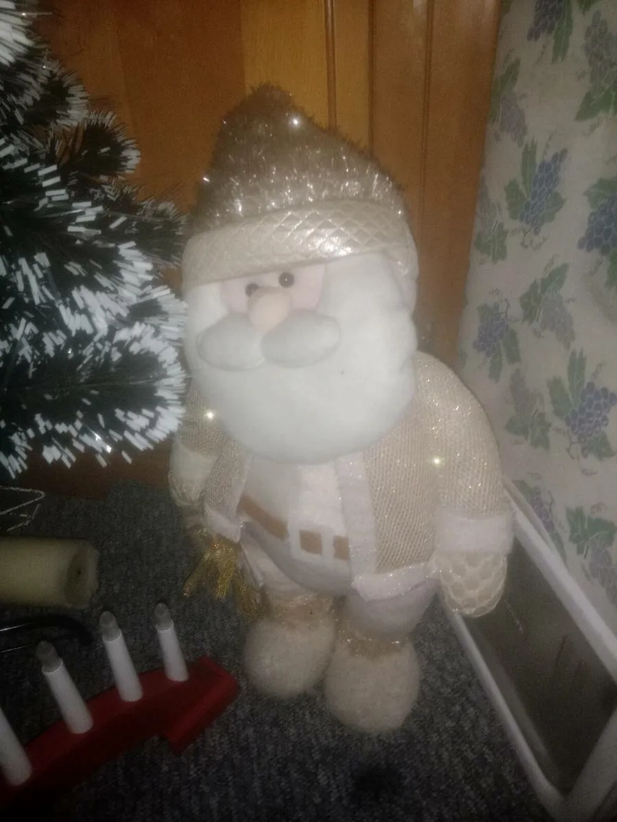 Light up Christmas tree and mr clause - Image 3
