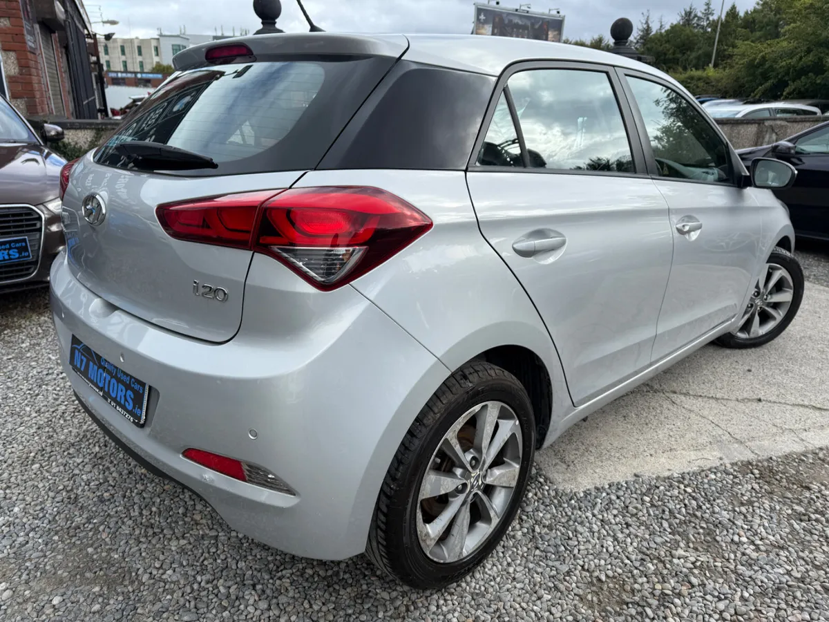 2016 Hyundai i20  DELUXE - Image 4