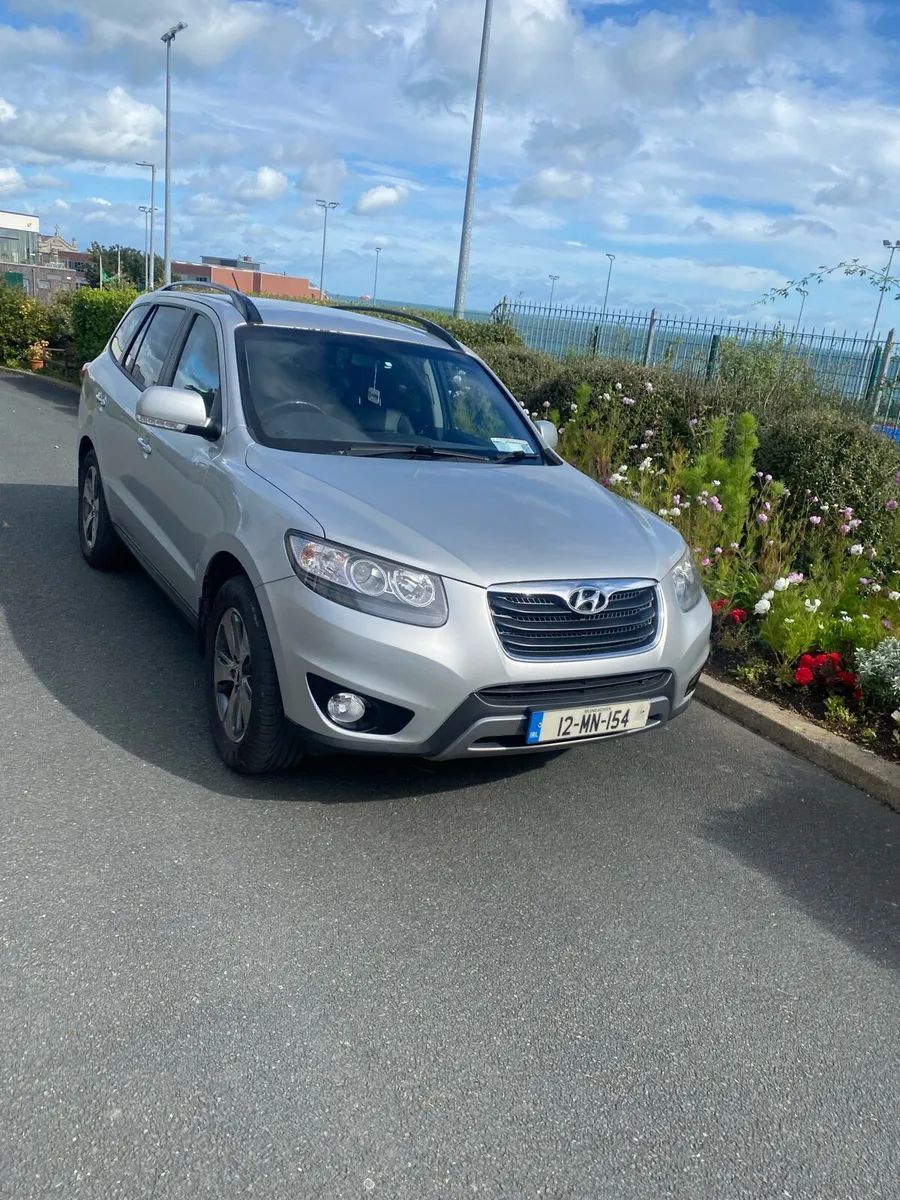 Hyundai Santa  fe 7 seats - Image 2