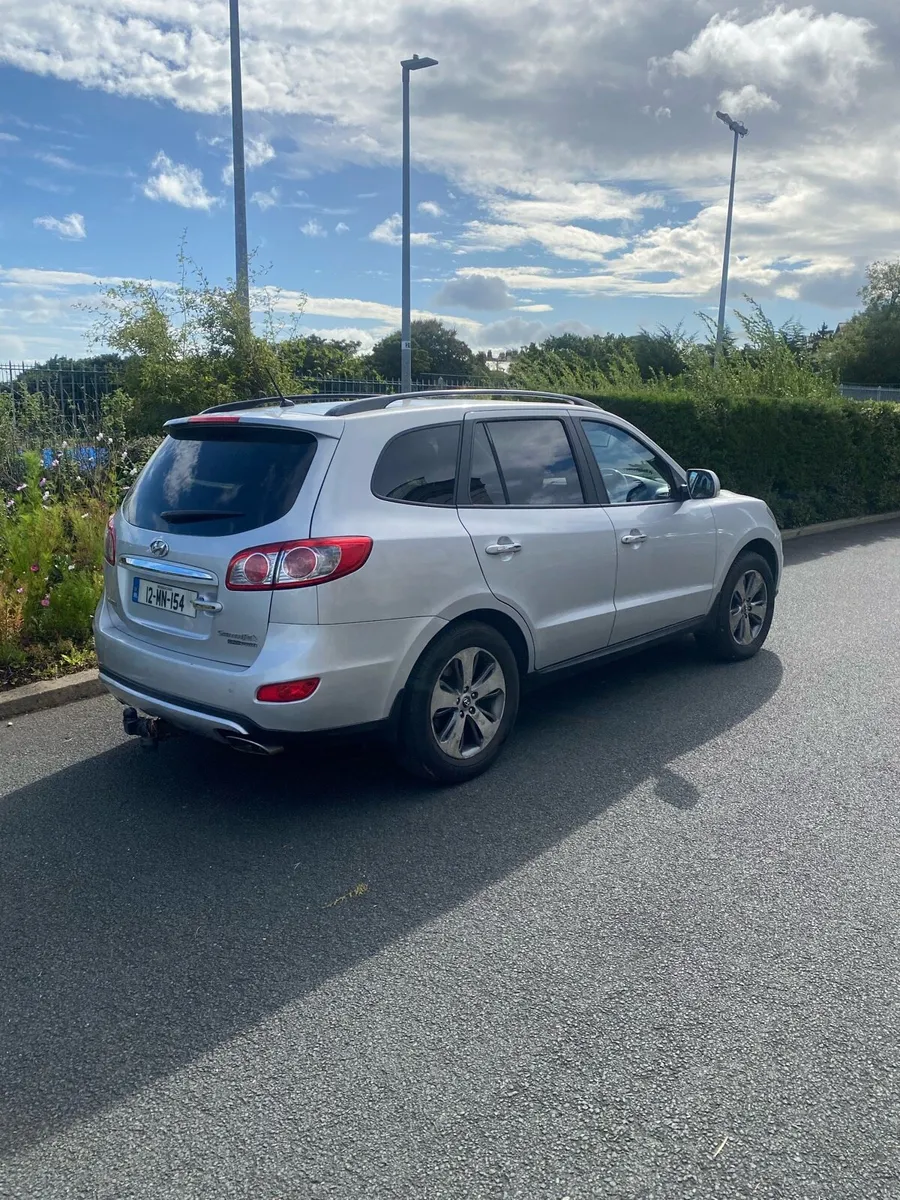 Hyundai Santa  fe 7 seats - Image 3